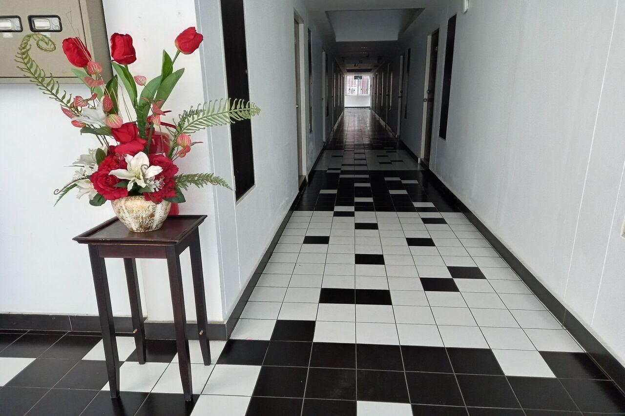 Ruan Plaisoi Apartment Бангкок Экстерьер фото